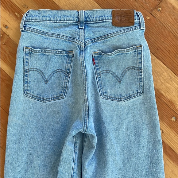 Levi’s Premium Ribcage Straight Lightwash Jeans 28 - Picture 7 of 8